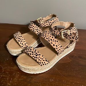 Cheetah print platform sandal size 8
